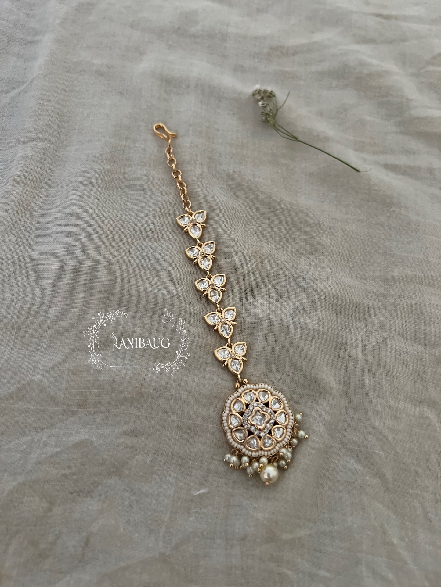 Aishani Minimal Gold Plated Kundan Small Tikka By Ranibaug