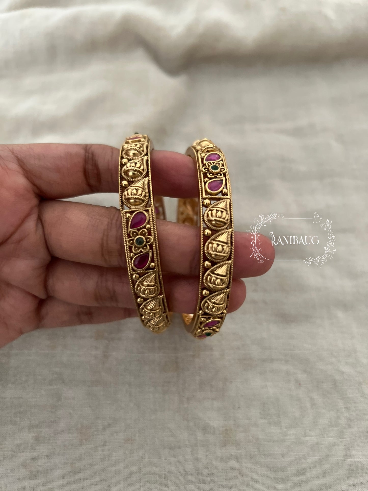 Aradhna Ranibaug Heritage Motif Polki Gold Bangles For Wedding