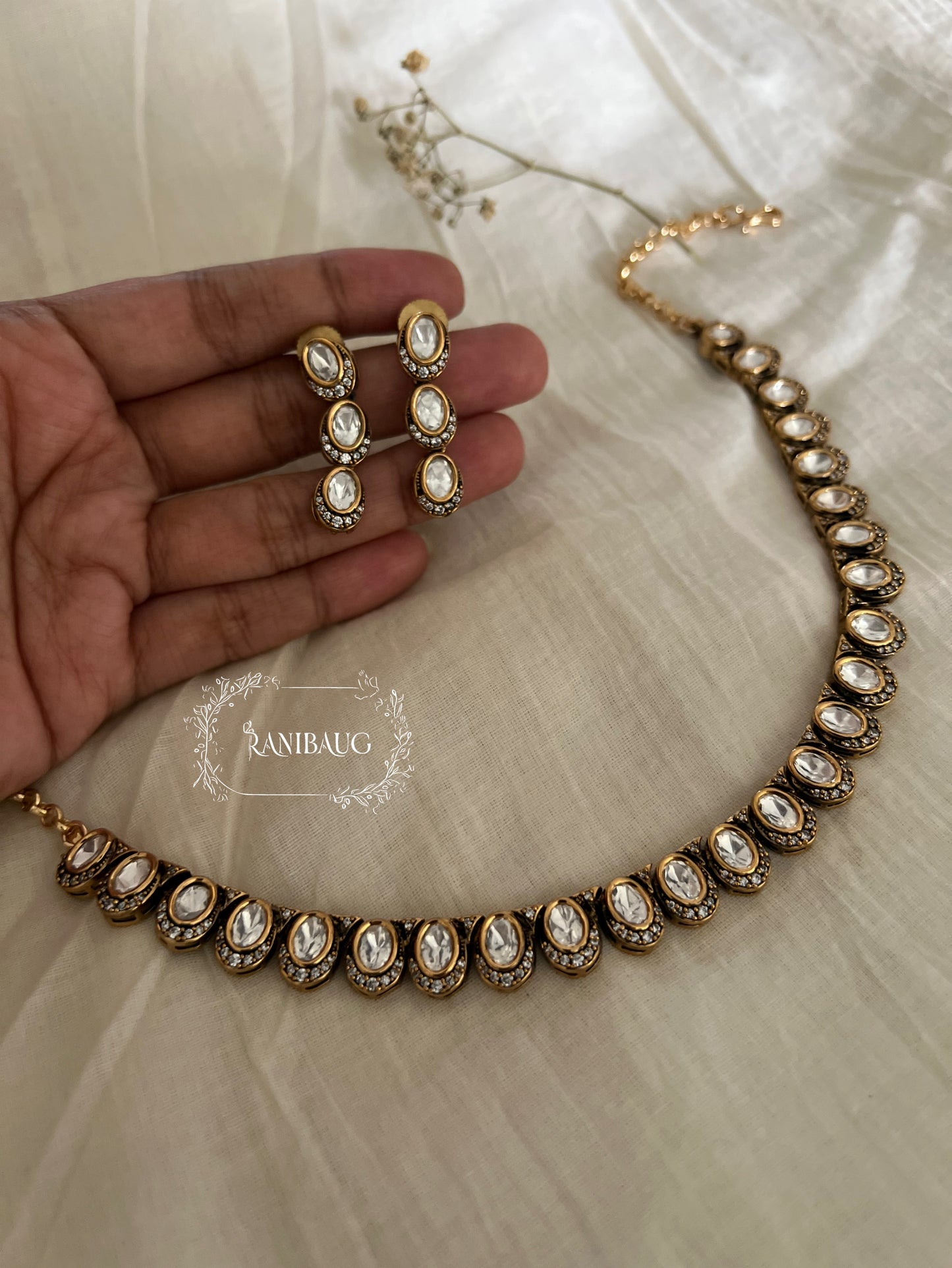 Avani Single Line Minimal Polki Antique Gold Necklace By Ranibaug
