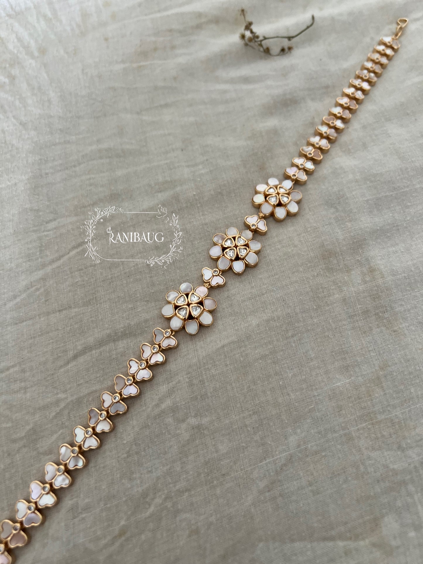 Dimple White Enamel Floral Modern Sheeshpatti By Ranibaug