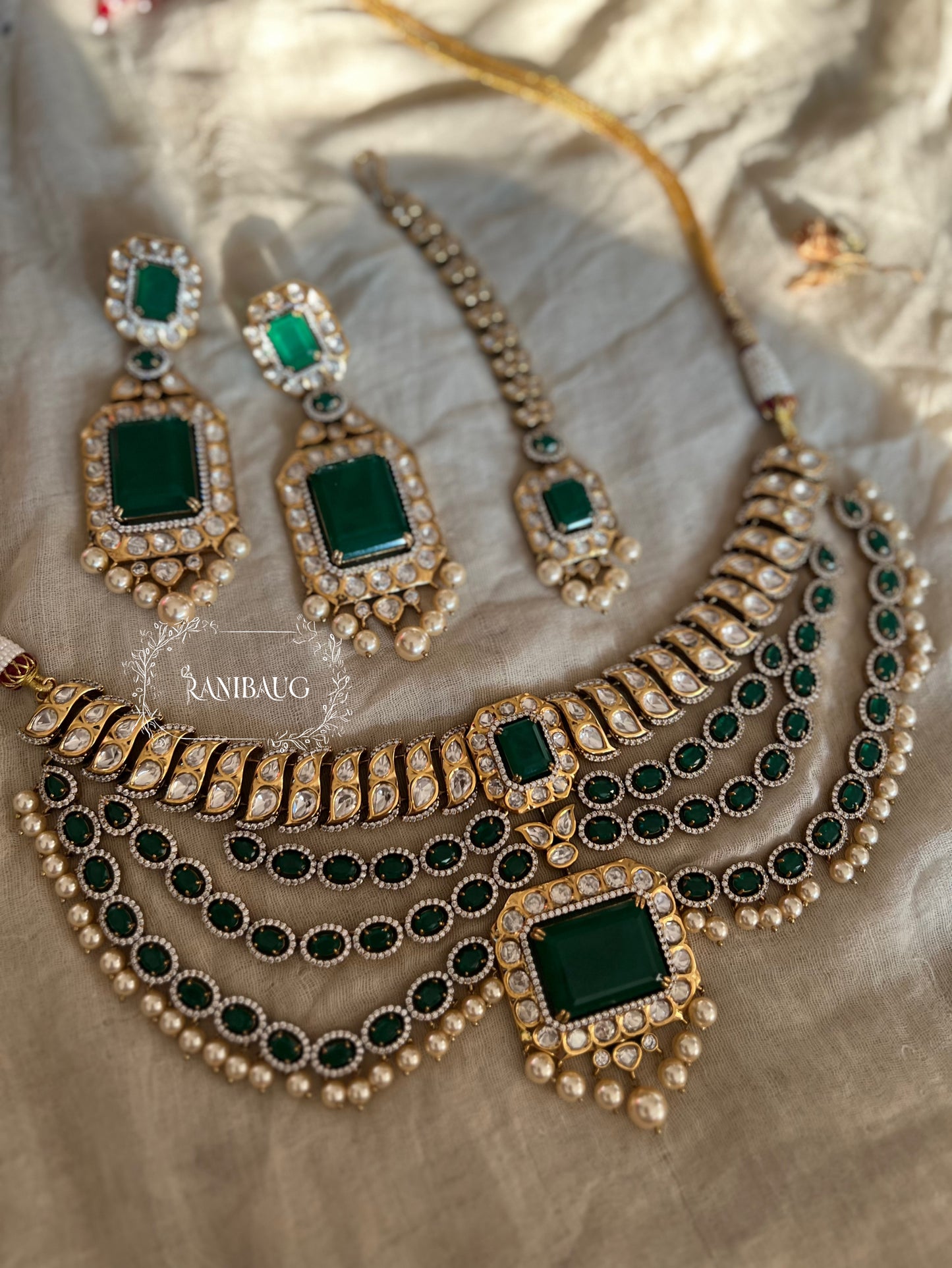 Maharani Victorian Finish Emerald Bold Green Gemstone Royal Jewellery Set By Ranibaug