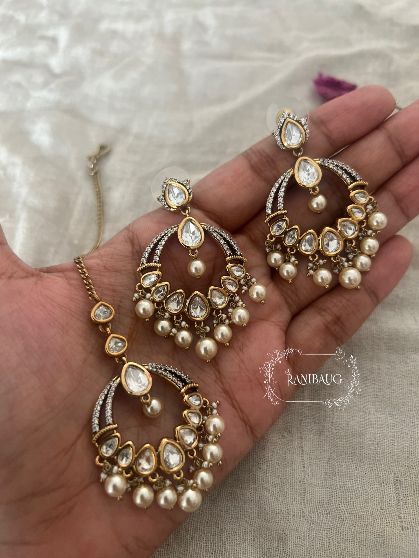 Ranibaug Anahita Kundan And Pearl Beaded Small Chandbali