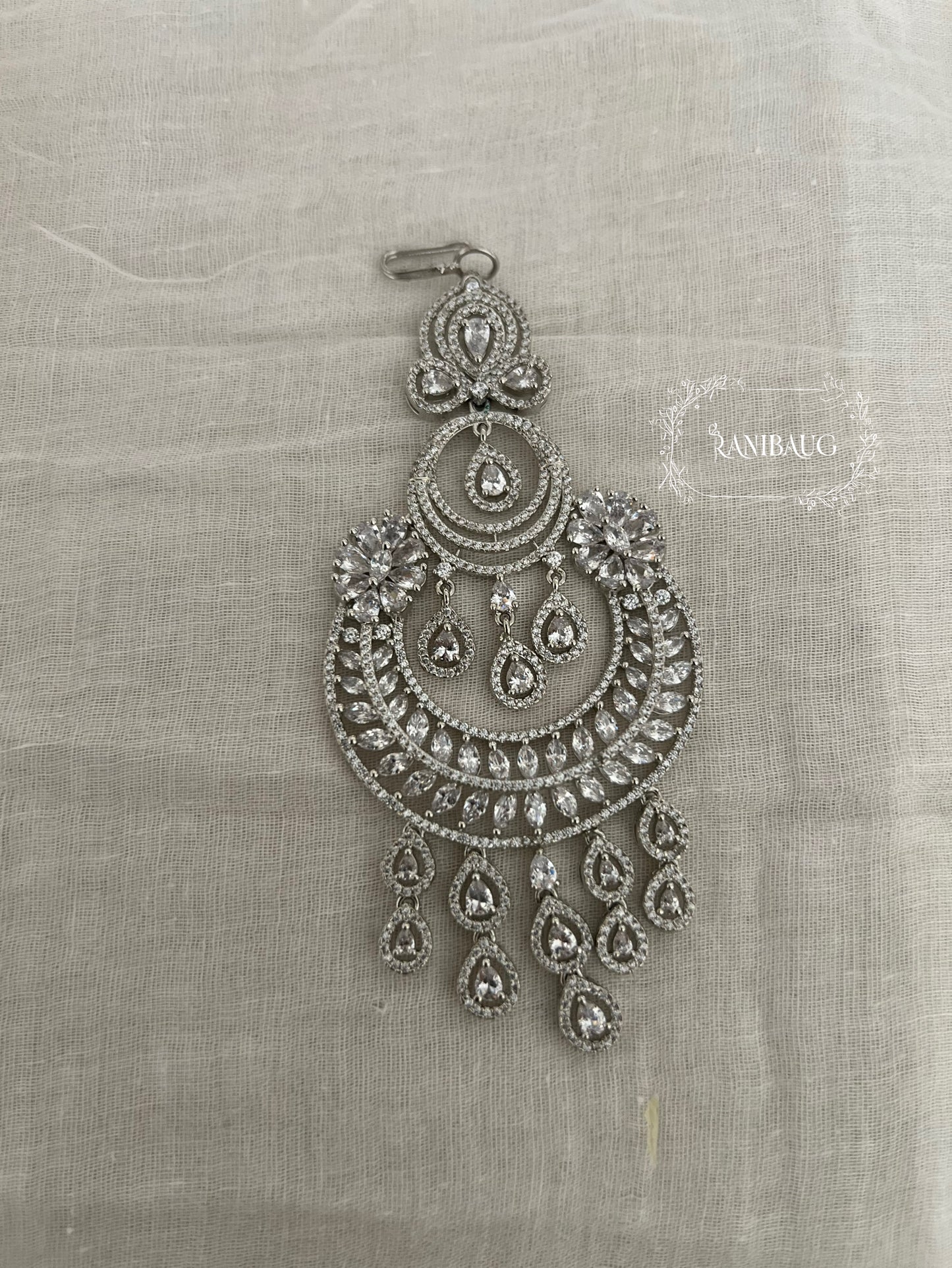 Zoya Floral Leaf Teardrop Diamond Motifs Round Shape Designer Diamond Passa For Women By Ranibaug