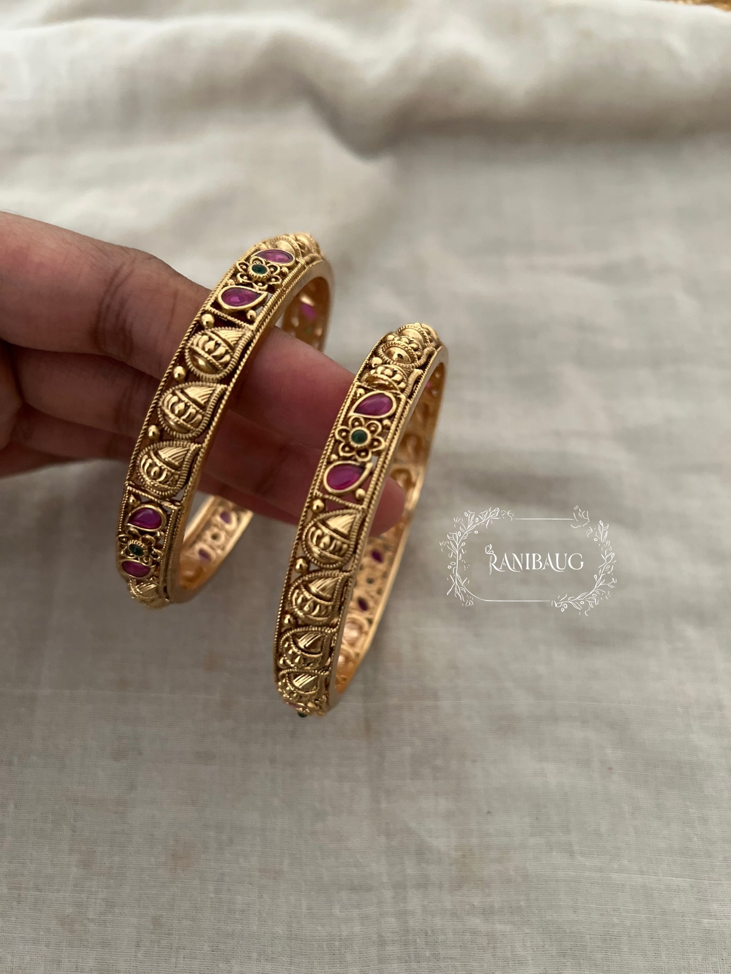 Aradhna Ranibaug Heritage Motif Polki Gold Bangles For Wedding