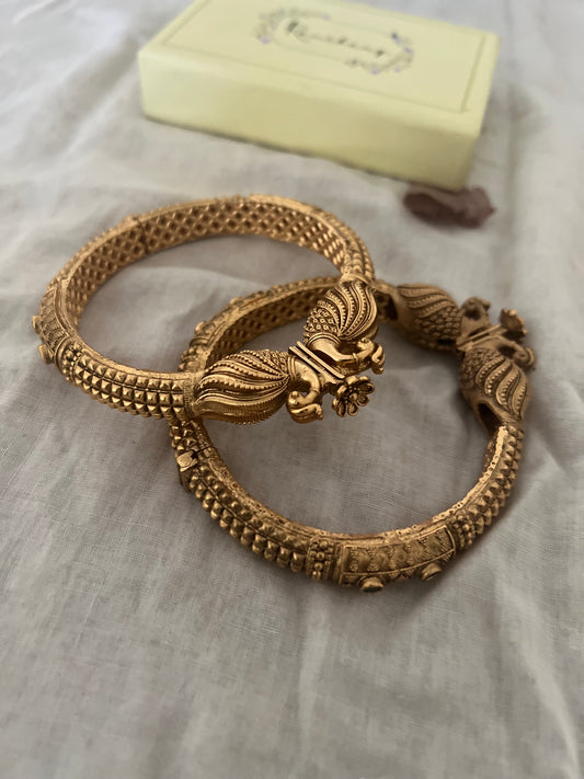 Arushi Lightweight Gold Traditional Bangles By Ranibaug