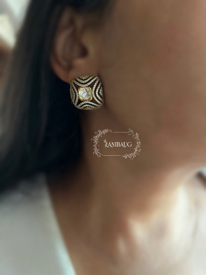Diva Antique Gold Tone Geometric Kundan Ear Studs By Ranibaug