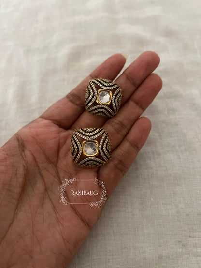 Diva Antique Gold Tone Geometric Kundan Ear Studs By Ranibaug