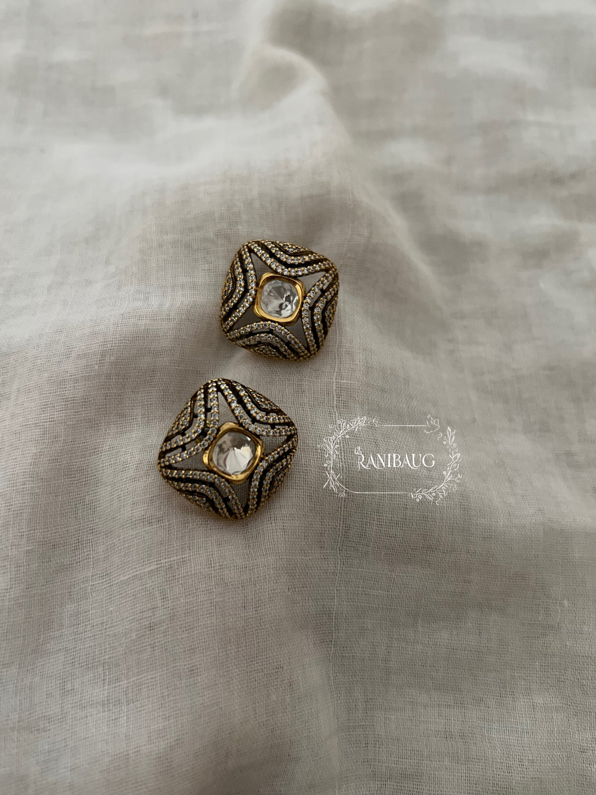 Diva Antique Gold Tone Geometric Kundan Ear Studs By Ranibaug