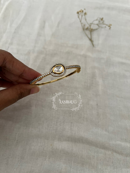 Eshira Oval Polki Motif Simple Bracelet By Ranibaug