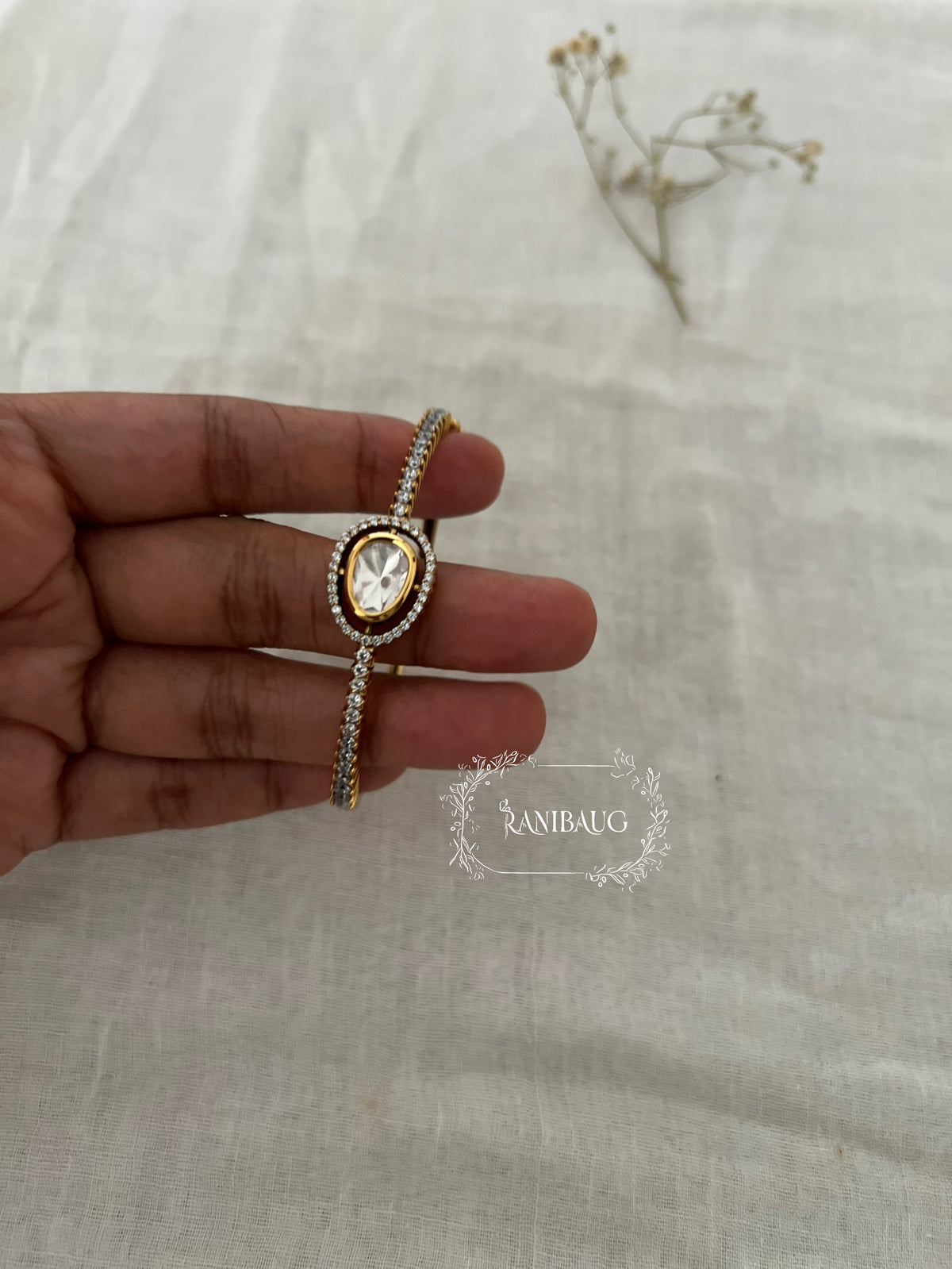 Eshira Oval Polki Motif Simple Bracelet By Ranibaug