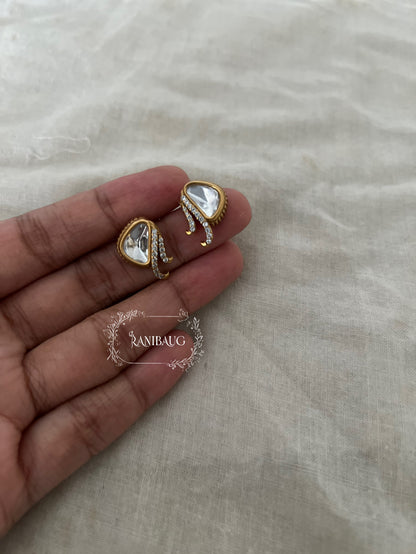 Esvara Kundan Motif Single Stone Ear Studs By Ranibaug