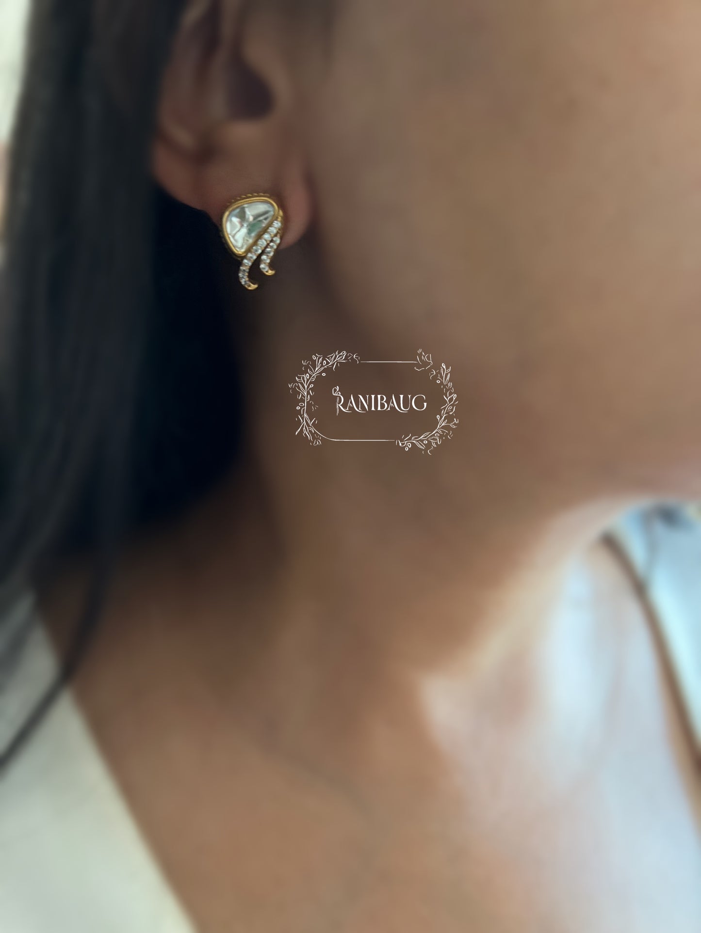 Esvara Kundan Motif Single Stone Ear Studs By Ranibaug
