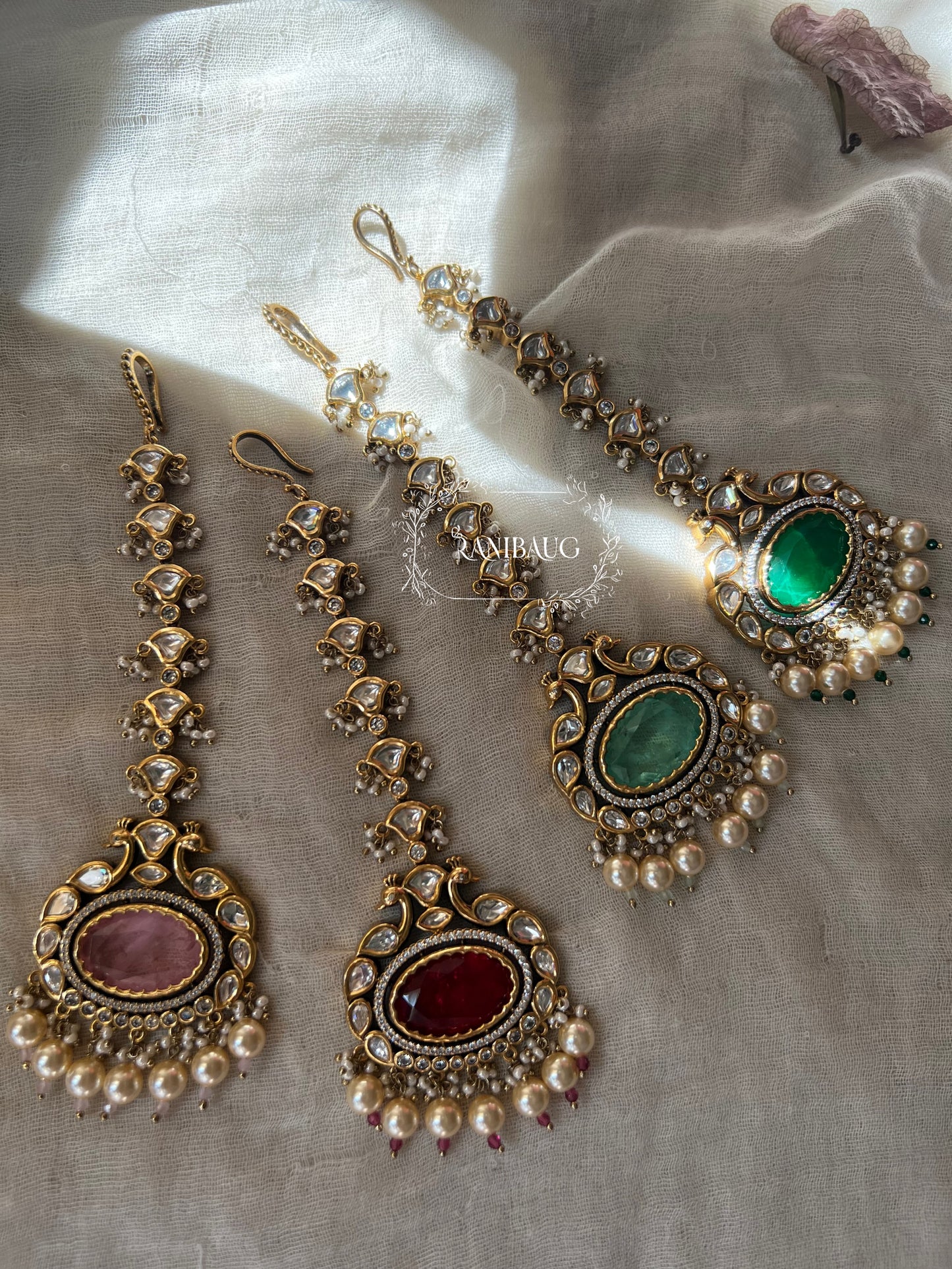 Himanshi Bold Polki Kundan Maang Tikka With Pearl By Ranibaug