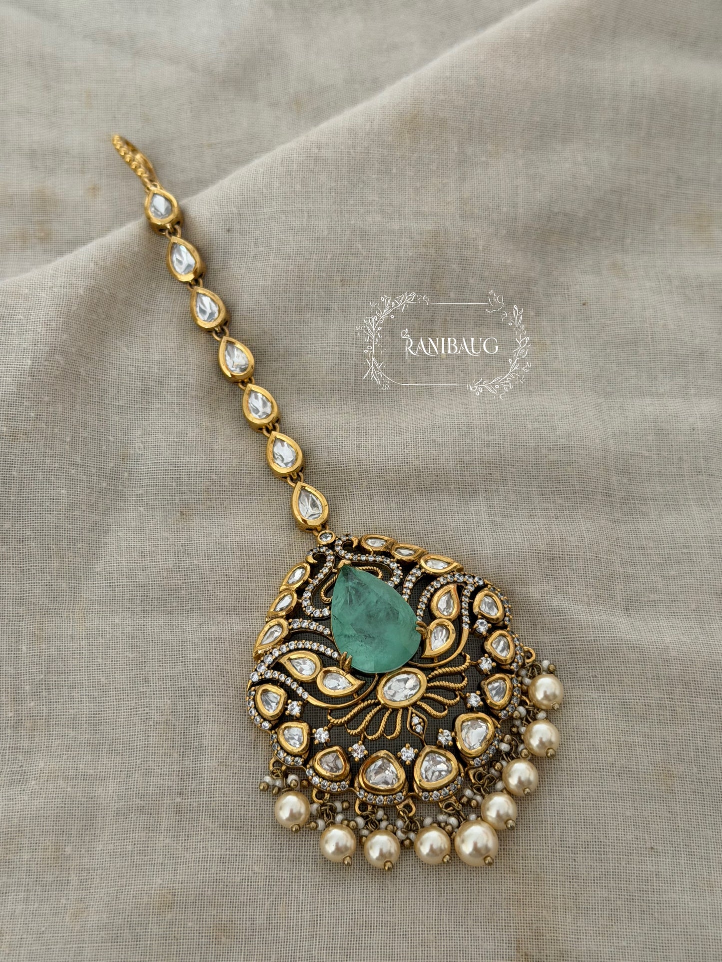Shikha Antique Gold Tone Polki Kundan Maang Tika With Pearl Clusters By Ranibaug | Royal Maang Tikka Jewelry For Women