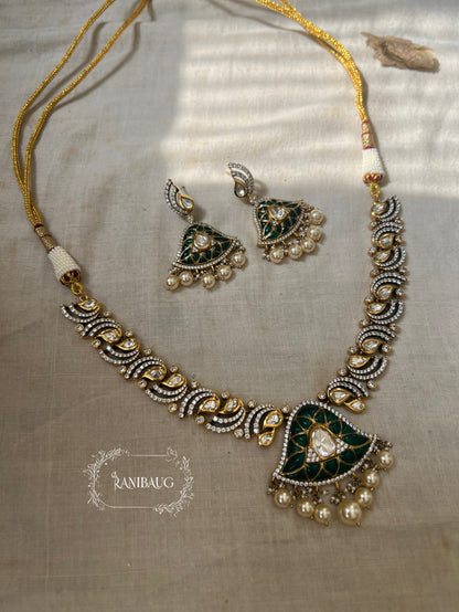 Malti Kundan And Pearl Necklace Set In Premium Gold Finish By Ranibaug
