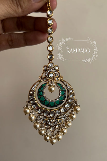 Maya Vintage Mossainite Polki Maang Tikka In Antique Gold Finish With Pearl Clusters By Ranibaug | Most Loved And Best Seller Wedding Maang Tikka