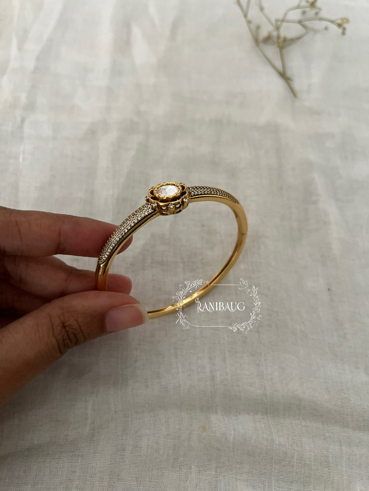 Paridhi Polki Single Floral Motif Bracelet In Rich Gold Finish By Ranibaug