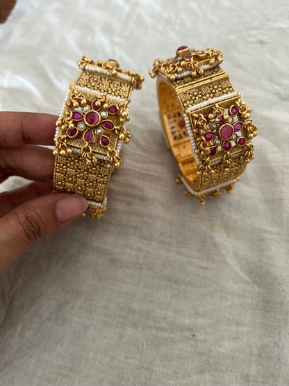 Prajakta Churi Gold Red Bangles By Ranibaug