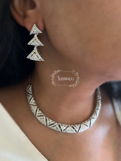Raji Geometric Triangle Motif Diamond Necklace Set By Ranibaug