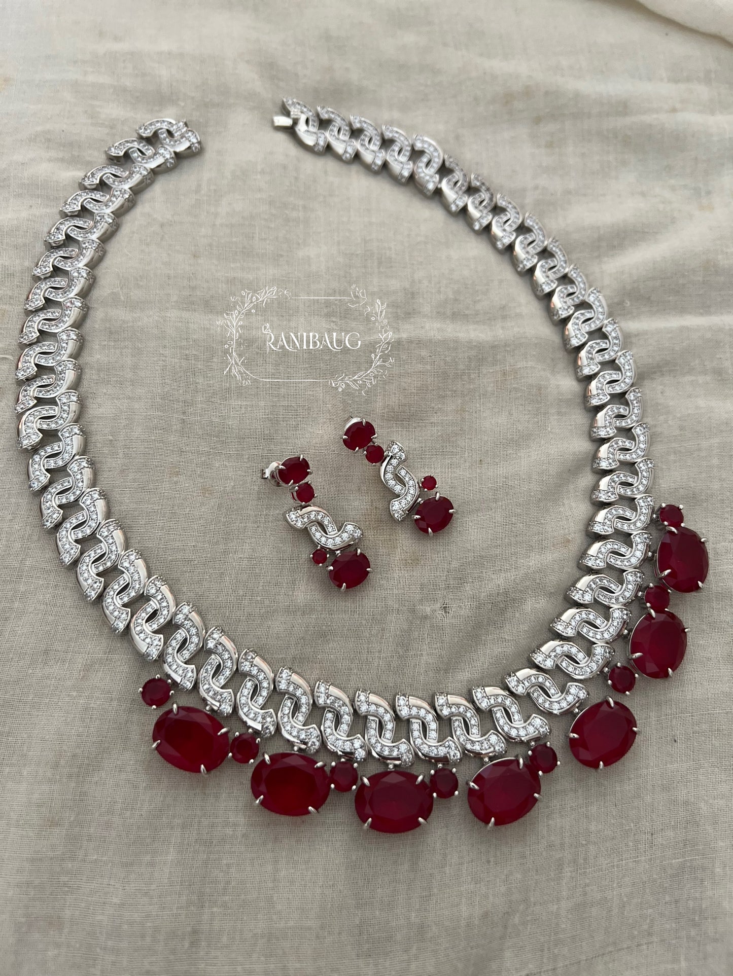 Ranibaug Diamond Sovereign Link Necklace & Earrings Set
