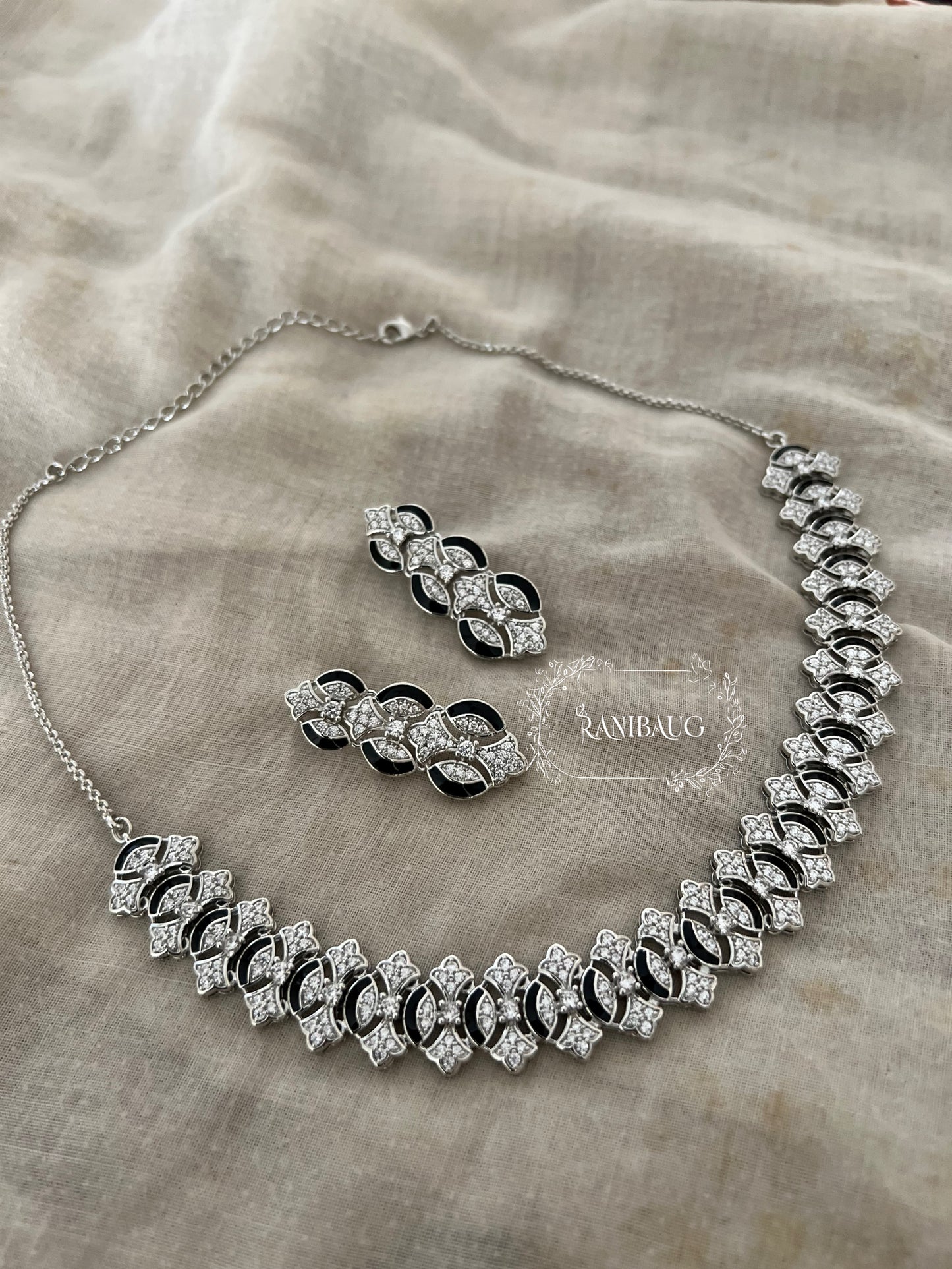 Ranibaug Lattice Luxe Necklace & Earrings Set
