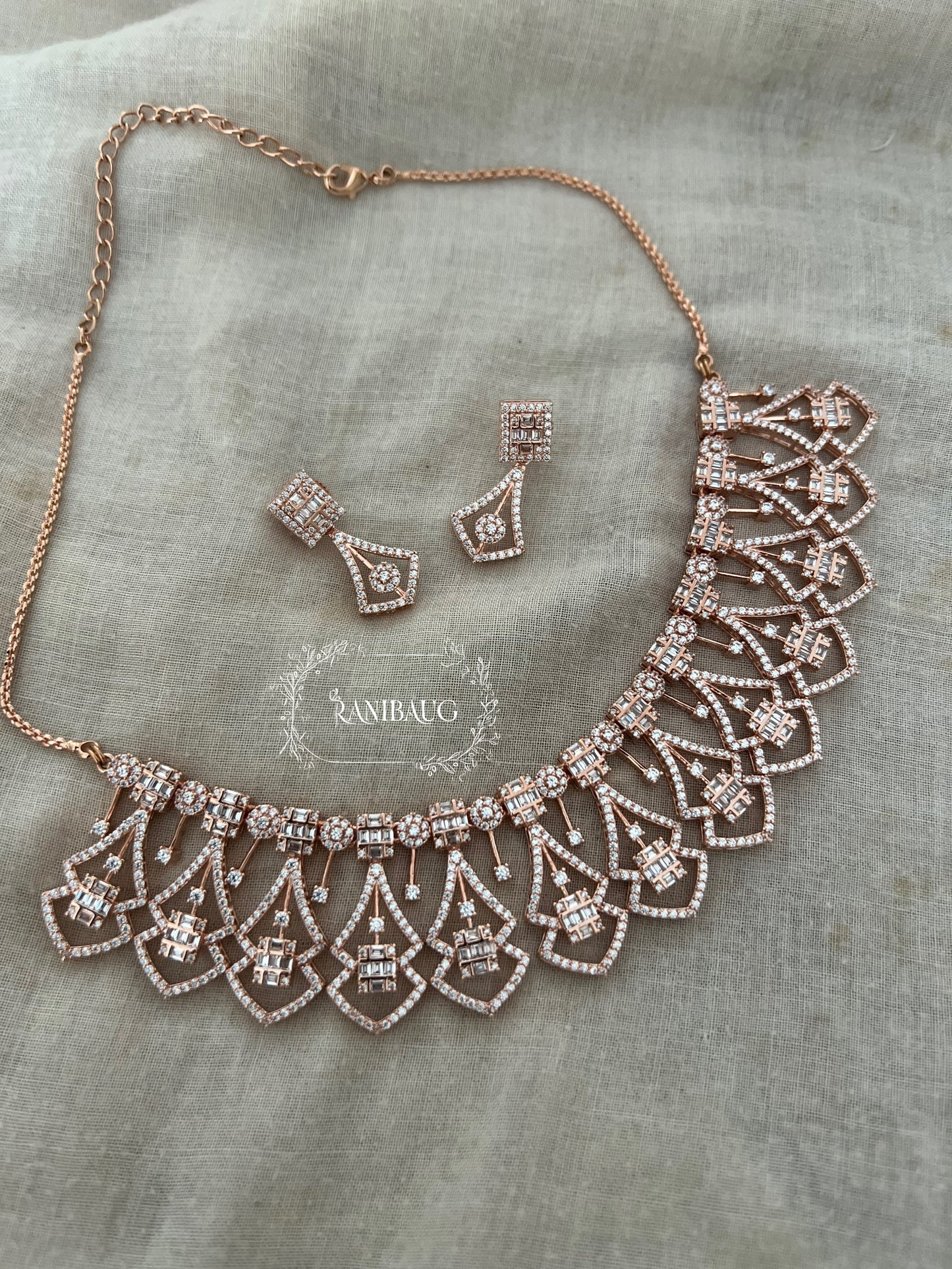 Ranibaug Regal Vintage Filigree Diamond Necklace Jewellery Set