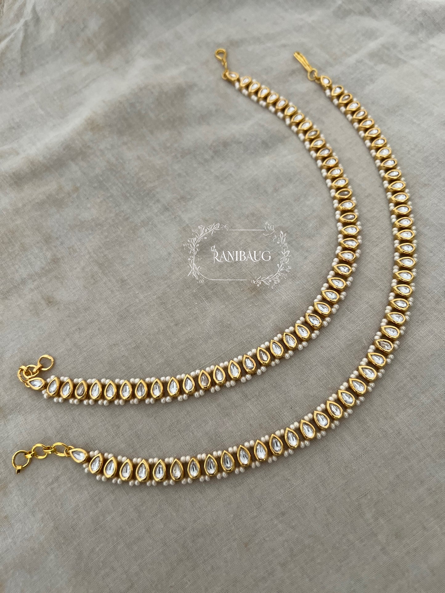 Samyukta Teardrop Kundan Motif Gold Plated Minimal Cute Anklet By Ranibaug
