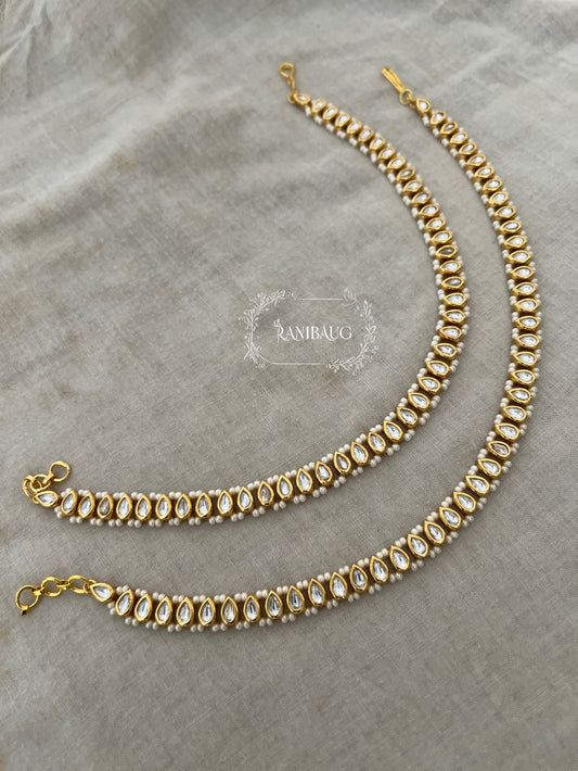 Samyukta Teardrop Kundan Motif Gold Plated Minimal Cute Anklet By Ranibaug