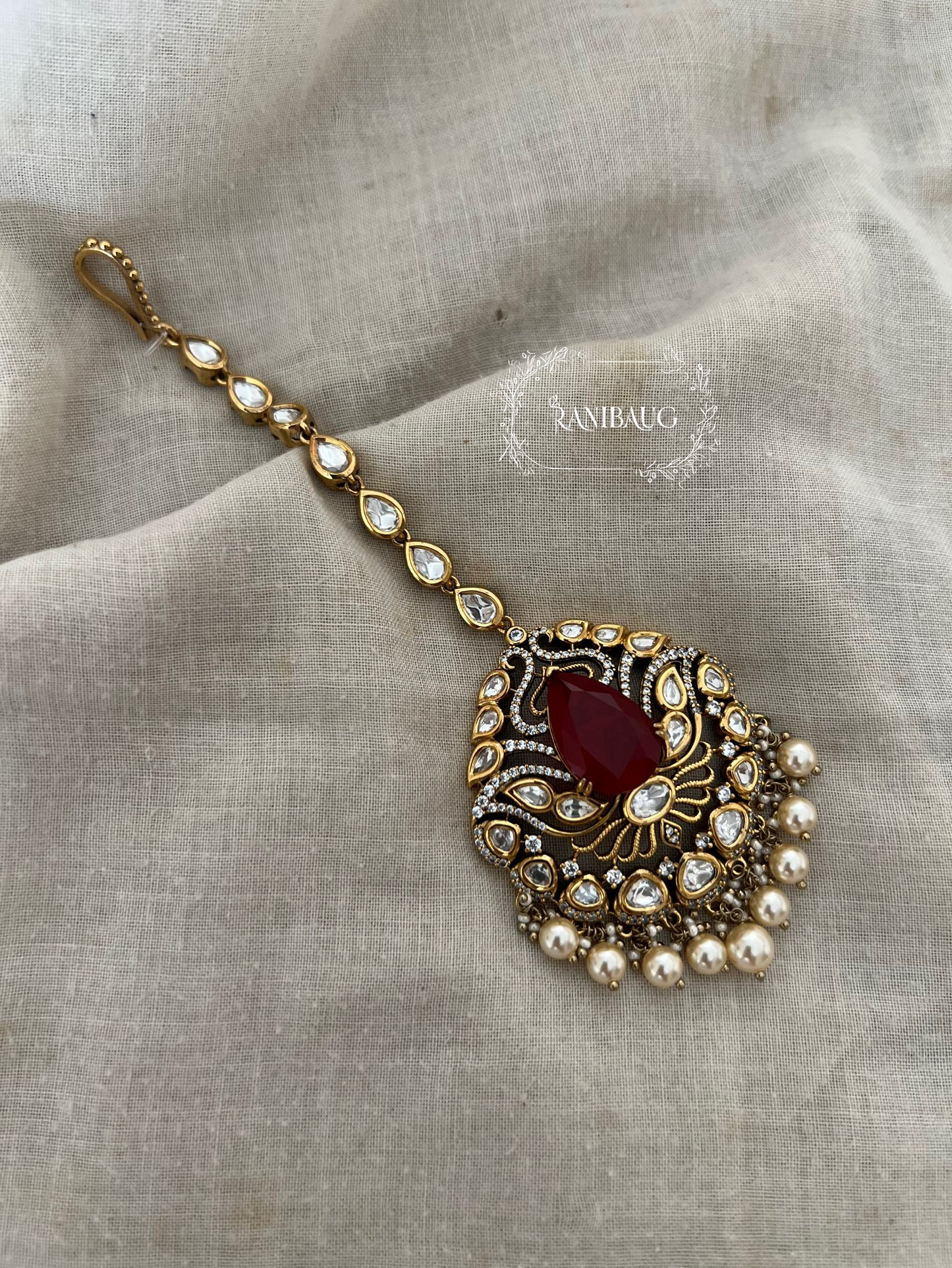 Shikha Antique Gold Tone Polki Kundan Maang Tika With Pearl Clusters By Ranibaug | Royal Maang Tikka Jewelry For Women