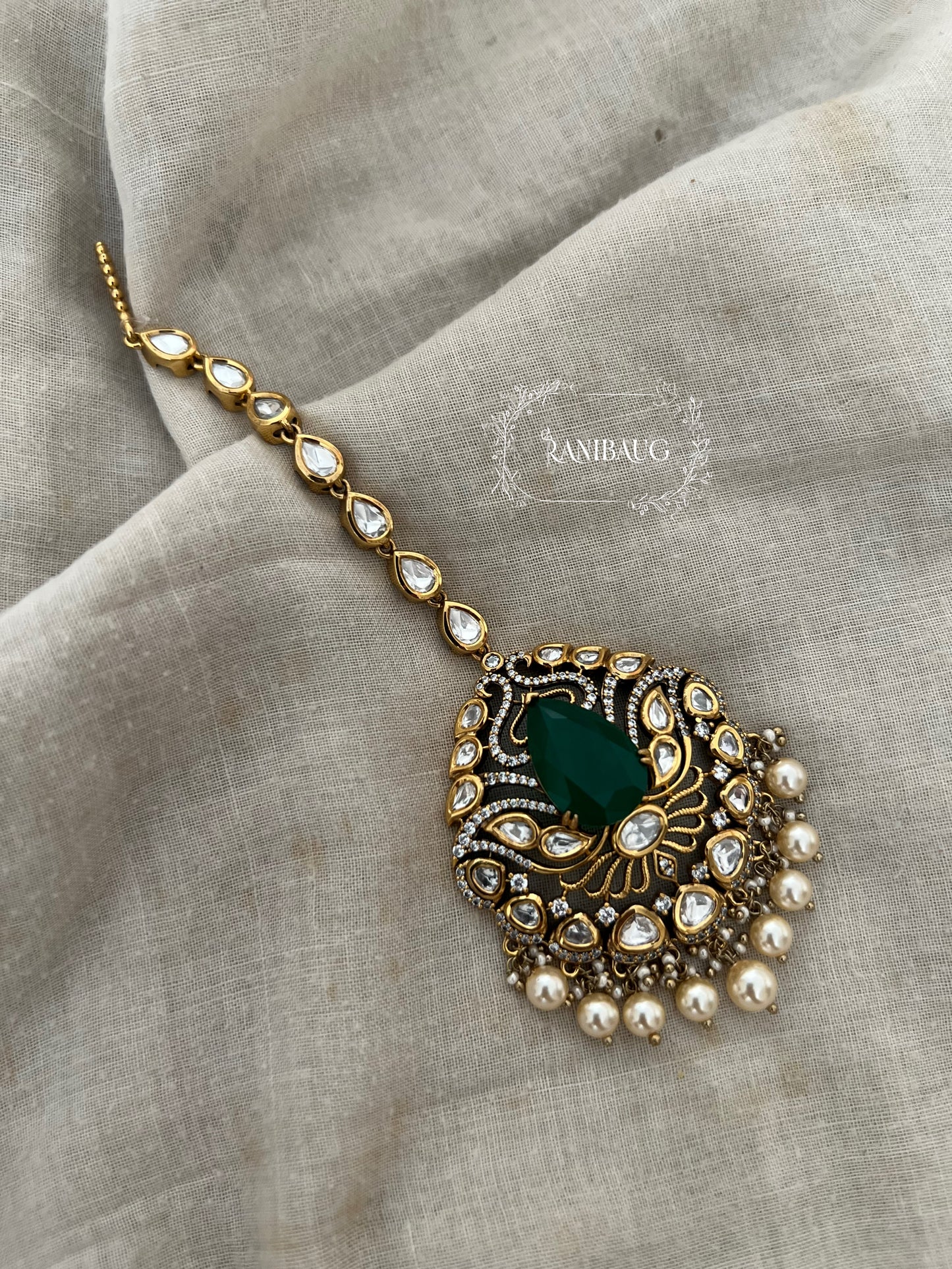 Shikha Antique Gold Tone Polki Kundan Maang Tika With Pearl Clusters By Ranibaug | Royal Maang Tikka Jewelry For Women