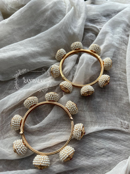 Shikha Traditional Moti Gajra Rajasthani Bangle Set For Lehenga By Ranibaug