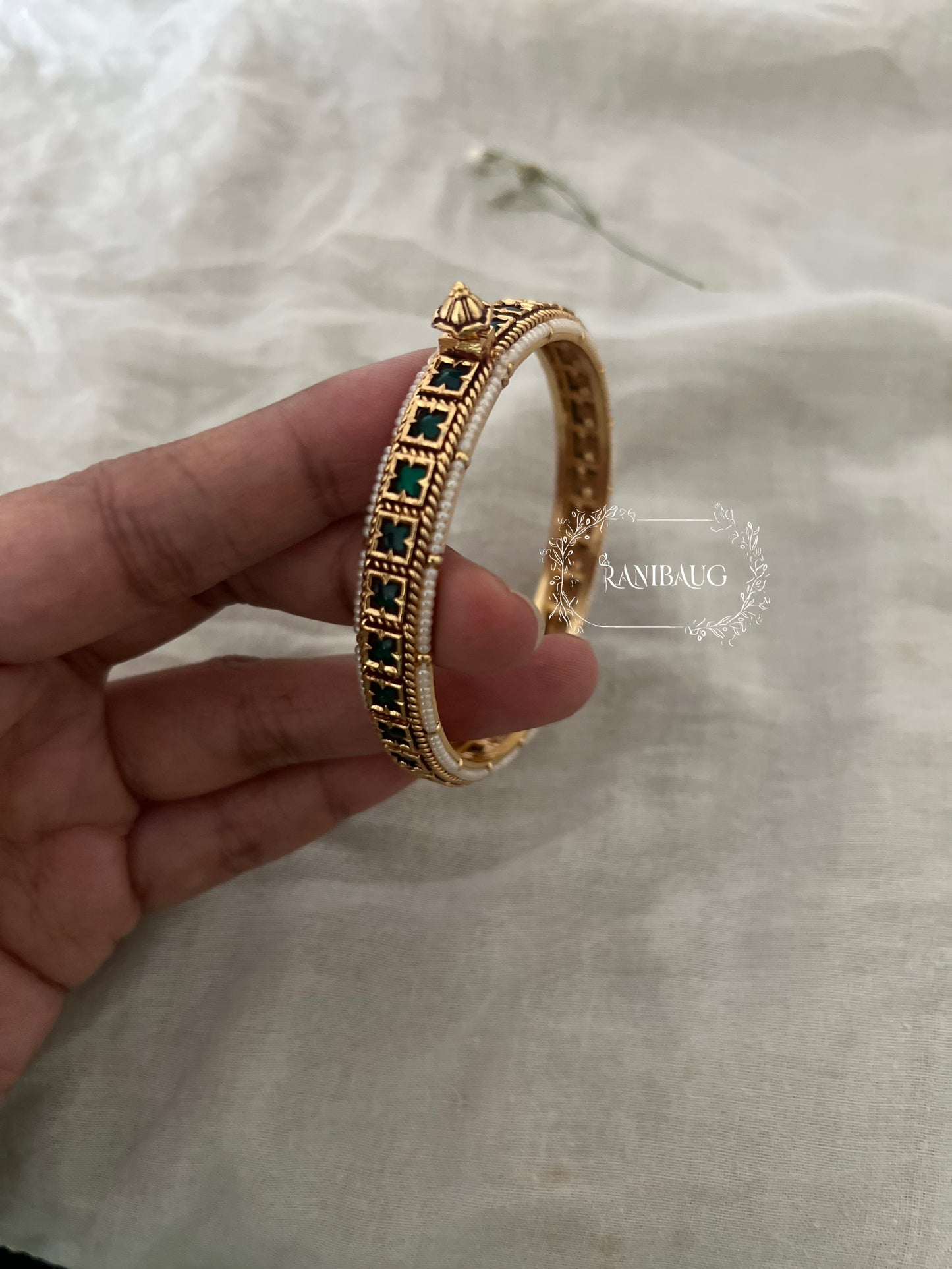 Shriya Kundan Set Bangles In Premium Gold Finish By Ranibaug