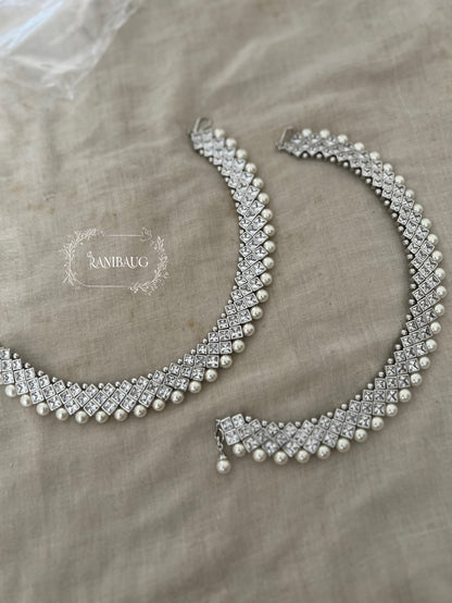 Swara Pearl Grace Diamond Anklet By Ranibaug